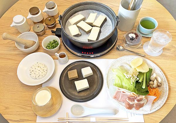 柿2個お土産付♪ 佐嘉平川屋で頂くありたどりvs金星豚しゃぶしゃぶ温泉湯豆腐ランチとガラスの砂浜とコスモスの白木峰高原1